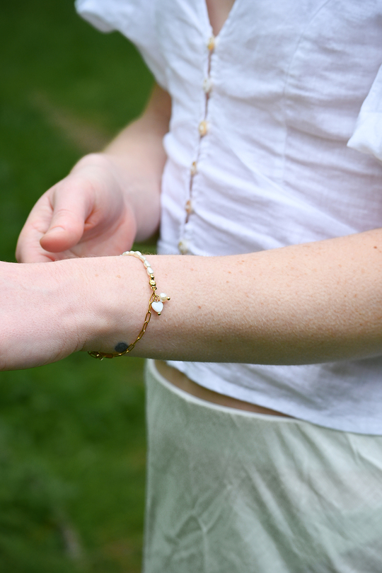 Simple_Pearl_Armband_gold_03.jpg